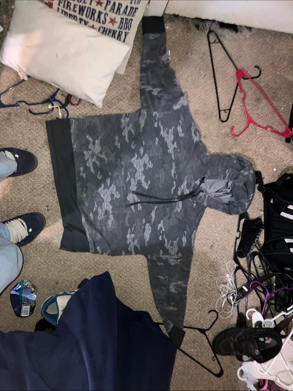 gray camo hoodie XL (ts fits good)